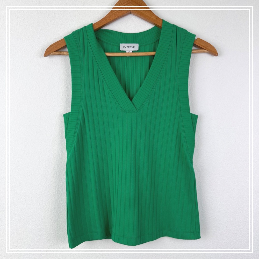 Evereve Sleeveless Top Women XS Green Excellent Ribbed V-Neck Casual Chic